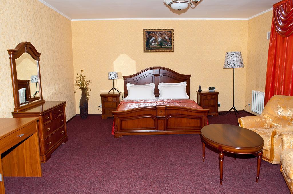 Dostyk Hotel Shymkent Exterior photo